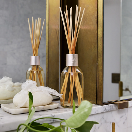 Circa Home Candle Amber & Sandalwood 300g candle & Fragrance Diffuser 250ml - Lillianna Gifts Australia