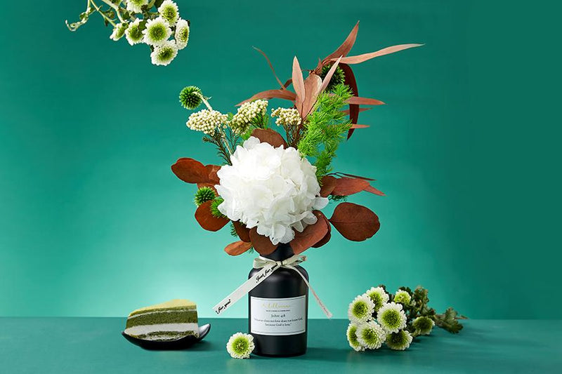 Matcha and Vanilla Flowers and Perfume Size M - Lillianna Gifts Australia